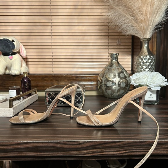 Schutz ALTINA EMBOSSED-LEATHER SANDAL
Size 7B - Picture 3 of 6